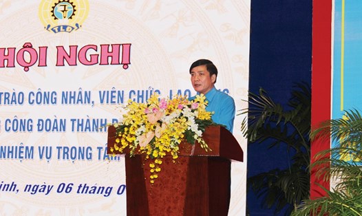 Chủ tịch Tổng LĐLĐVN Bùi Văn Cường phát biểu chỉ đạo tại Hội nghị tổng kết phong trào CNVCLĐ và hoạt động CĐ TPHCM năm 2017. Ảnh: PV