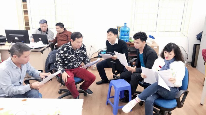 Ê-kip Táo Quân tập luyện kịch bản.