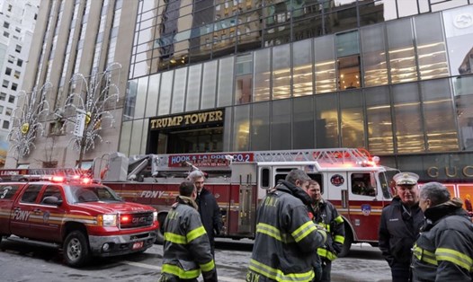 Hỏa hoạn tại tòa tháp Trump ở thành phố New York, làm hai người bị thương. Ảnh: AP