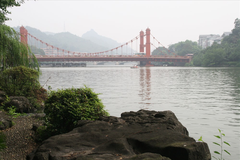 Một góc thắng cảnh "hai sông bốn hồ" ở Quế Lâm. Ảnh: H.V.M