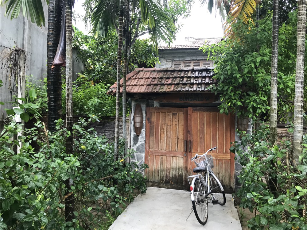 Một cánh cổng ở làng homestay An Bàng. Ảnh: H.V.M