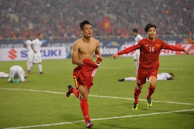 Vũ Minh Tuấn ghi bàn ở trận bán kết lượt về AFF Cup 2016. Ảnh: TG