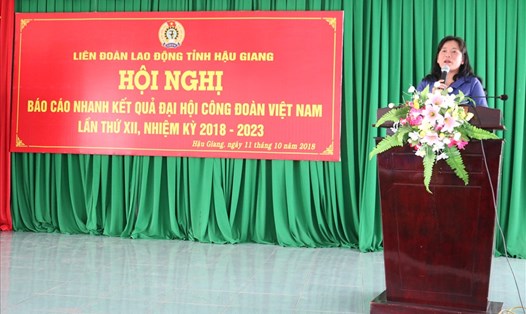 Bà Lê Thị Thanh Lam – Chủ tịch LĐLĐ tỉnh Hậu Giang phát biểu tại hội nghị.
