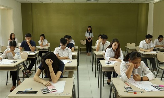 Áp lực học tập, thi cử, điểm số khiến học sinh bị thiếu ngủ, cảm thấy mệt mỏi (ảnh minh họa) Ảnh: Hải Nguyễn