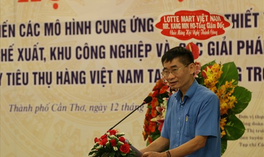 Đồng chí Trần Văn Thuật - Phó Chủ tịch Tổng LĐLĐ Việt Nam phát biểu tại Hội nghị “Tuyên truyền, phổ biến các mô hình cung ứng hàng hóa thiết yếu Việt Nam tại khu chế xuất, khu công nghiệp và các giải pháp tiếp tục thúc đẩy tiêu thụ hàng Việt Nam tại thị trường trong nước” tổ chức ở TP.Cần Thơ