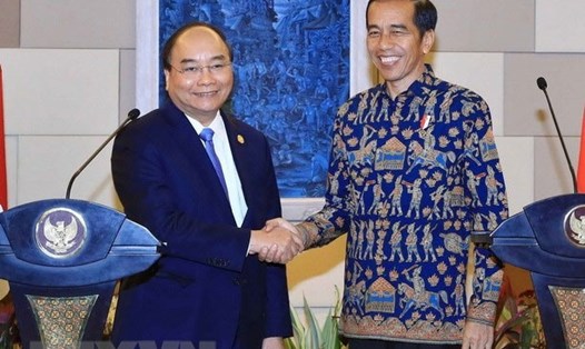 Thủ tướng Nguyễn Xuân Phúc và Tổng thống nước Cộng hòa Indonesia Joko Widodo gặp gỡ báo chí sau hội đàm. Ảnh: TTXVN. 