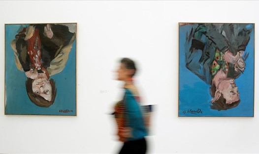 Tác phẩm vẽ người lộn ngược của Georg Baselitz (Ảnh minh họa, nguồn: reutersmedia.net)