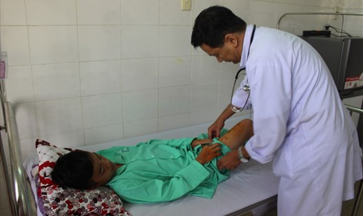 Các học sinh bị thương nặng đang được điều trị tại bệnh viện Đa khoa Long An.