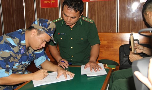 7 thuyền viên đã được đưa vào bờ an toàn và bàn giao cho BĐBP tỉnh Bình Định.