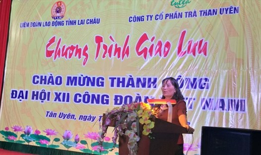 Chủ tịch LĐLĐ tỉnh Lai Châu Nguyễn Thị Thiện phát biểu tại hội buổi tuyên truyền về kết quả ĐH XII CĐVN.