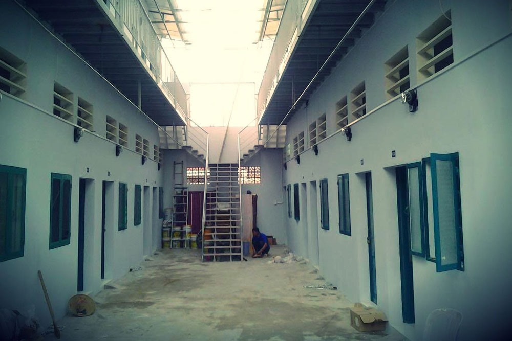 Một dãy nhà trọ 30 phòng ở quận 9 được bao thầu. Ảnh: P.V