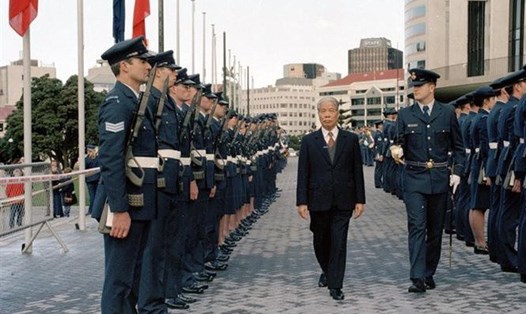 Lễ đón Tổng Bí thư Đỗ Mười thăm chính thức New Zealand, tháng 7.1995. Ảnh: Xuân Lâm, TTXVN