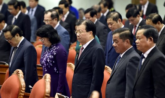 Hội nghị Trung ương dành 1 phút mặc niệm nguyên Tổng Bí thư Đỗ Mười và Chủ tịch Nước Trần Đại Quang (Ảnh: Nhật Bắc)