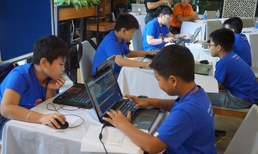 Các thí sinh tham dự cuộc thi lập trình Code.Game – Vòng chung kết quốc gia.  Ảnh: M.Q