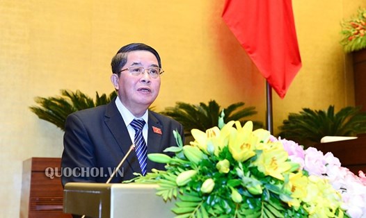 Chủ nhiệm Uỷ ban Tài chính - Ngân sách của Quốc hội Nguyễn Đức Hải trình bày báo cáo tại phiên họp ngày 22.10. Ảnh: Quochoi.vn