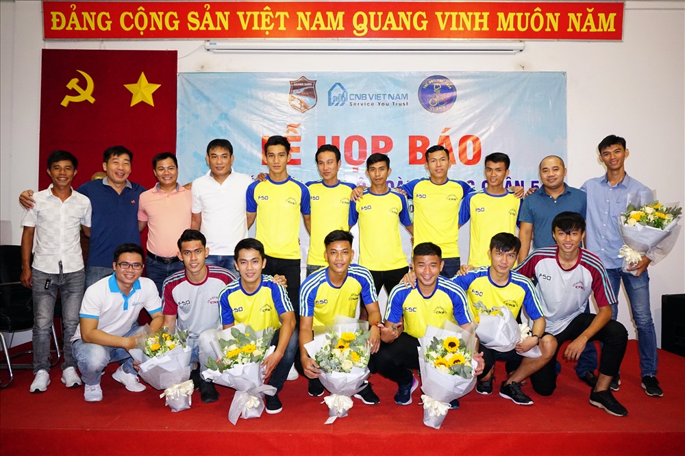 CLB Hoàng Sang-Quận 5 từ phong trào chuyển qua chơi chuyên nghiệp với mong ước một ngày nào đó góp mặt ở V.League. Ảnh: Hữu Phạm