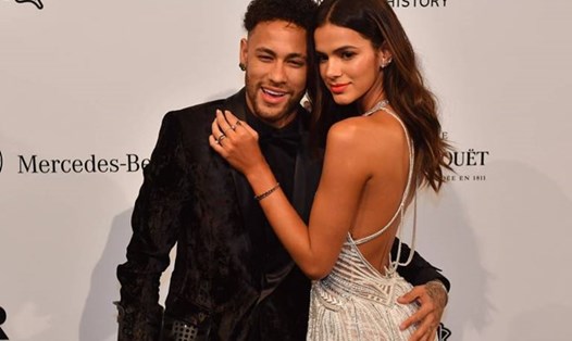 Ngôi sao bóng đá Neymar lại chia tay bạn gái minh tinh.