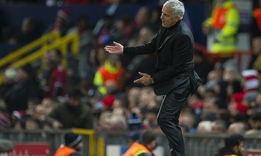 Sự thất vọng của HLV Mourinho trong trận Man United thua Juventus 0-1.