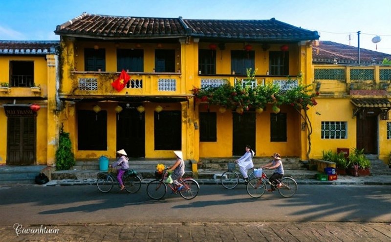 Du khách rất chuộng xe đạp khi tới Hội An. Ảnh: Đ.V