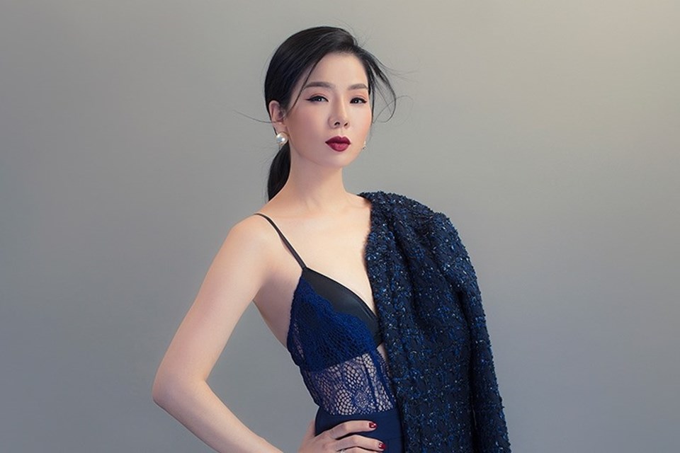 Lệ Quyên khoe thân hình đồng hồ cát bỏng mắt Lệ Quyên khoe thân hình đồng hồ cát bỏng mắt