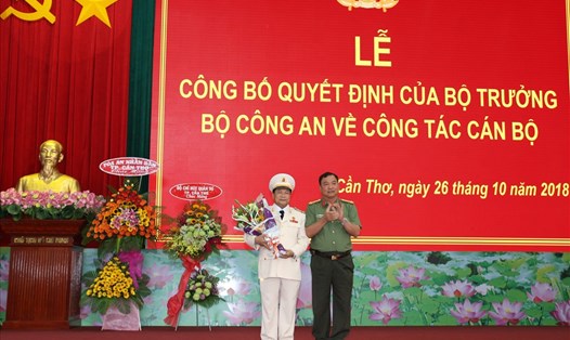 Đại tá Nguyễn Văn Thuận (áo trắng) giữ chức Giám đốc công an TP.Cần Thơ (ảnh: P.V)