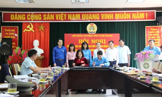 Quang cảnh hội nghị kí kết chương trình phối hợp giữa LĐLĐ tỉnh Tuyên Quang với các cơ quan, đơn vị nhằm chăm lo NLĐ trên địa bàn tỉnh Tuyên Quang.