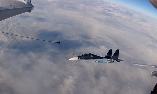 Chiến đấu cơ Nga tiếp liệu trên không. Ảnh: Bộ Quốc phòng Nga