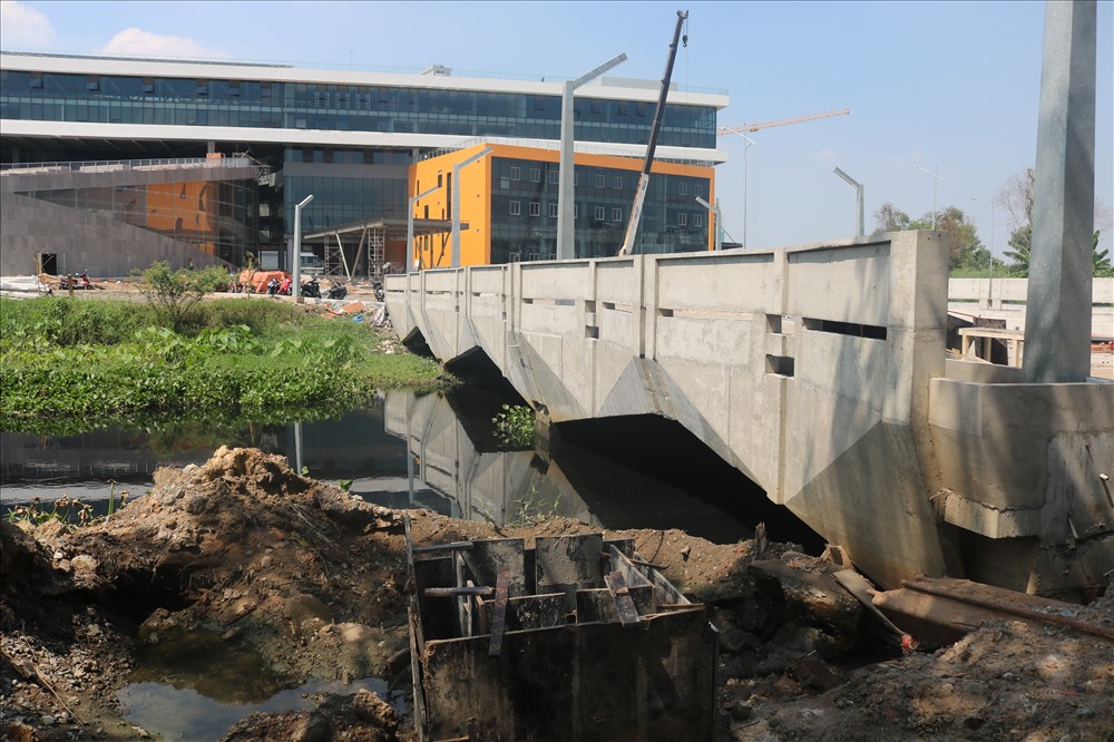 Dân đang "khiếp sợ" công trình Đại học Văn Lang, chính quyền thì im lặng.