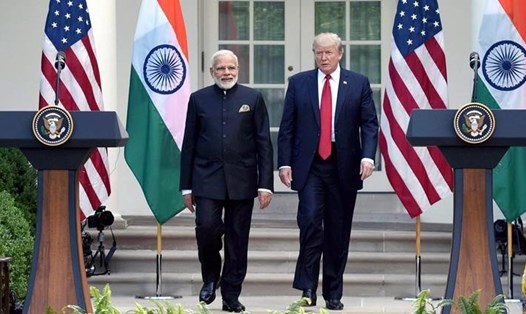 Thủ tướng Ấn Độ Narendra Modi và Tổng thống Donald Trump. Ảnh: Indian Express