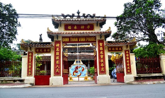 Đình Vĩnh Phước nhìn từ cổng tam quan. Ảnh: Lục Tùng