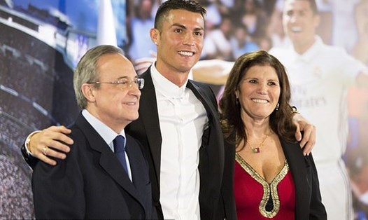 Cristiano Ronaldo (giữa) cho rằng Chủ tịch Real Madrid - Florentino Perez không quan tâm anh nhiều như thời gian đầu ở đội bóng. Ảnh: REX