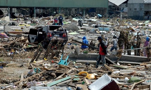 Hình ảnh tan hoang sau động đất, sóng thần ở Indonesia. Ảnh: AAP. 