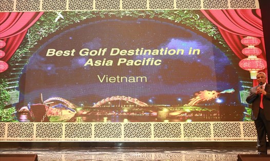 Ông Mike Sebastian – Giám đốc điều hành Tập đoàn Gôn Châu Á Thái Bình Dương công bố Việt Nam trở thành Điểm đến Gôn tốt nhất Châu Á Thái Bình Dương (Best golf Destination in Asia Pacific) tại Hội nghị Gôn Châu Á Thái Bình Dương 2017