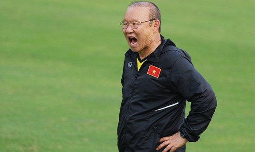 HLV Park Hang-seo sẽ phải lựa chọn 23 cầu thủ dự AFF Suzuki Cup 2018. Ảnh: H.A  