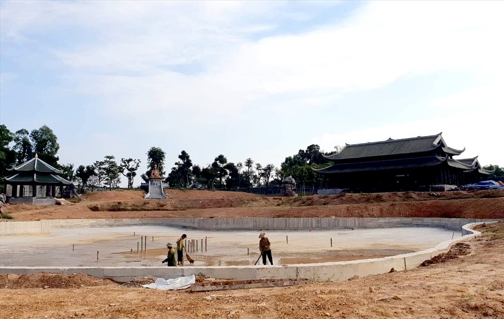 Biệt phủ "khủng" không phép đang được cấp tập hoàn thiện.