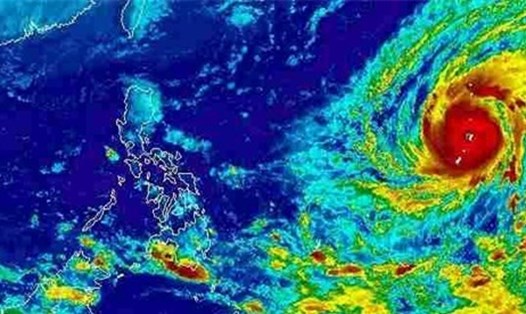 Siêu bão Yutu đổ bộ vào đảo Ludong - Philippines. Ảnh: Theo NOAA