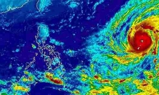 Siêu bão Yutu đổ bộ Philippines. Ảnh: NOAA