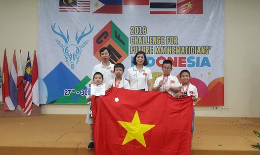 Đoàn học sinh Việt Nam giành được nhiều giải thưởng tại cuộc thi Thử thách nhà toán học tương lai. Ảnh: Phạm Hùng