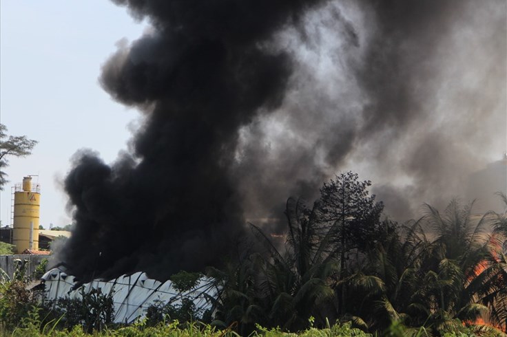 Bình Dương: Cháy lớn ở xưởng sản xuất nệm mút