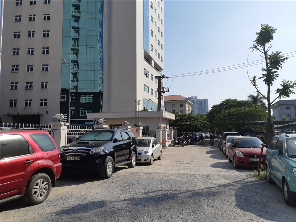 Gần 1.000 cán bộ Bộ Y tế phải thuê đường vào từ nhiều năm nay. Ảnh: C.N