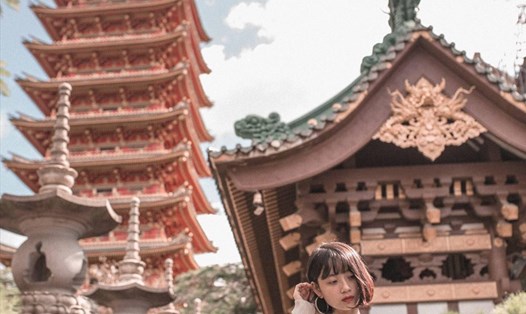 Toạ lạc trên một ngọn đồi thoải trong lòng phố núi mờ sương, Chùa Minh Thành là một quần thể kiến trúc độc đáo với vẻ đẹp huyền ảo và cổ kính. Ảnh: Bùi Huy Khang