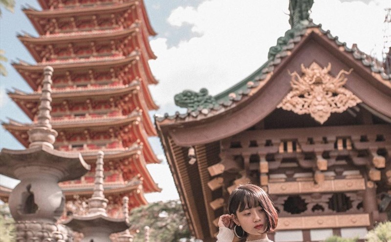 Toạ lạc trên một ngọn đồi thoải trong lòng phố núi mờ sương, Chùa Minh Thành là một quần thể kiến trúc độc đáo với vẻ đẹp huyền ảo và cổ kính. Ảnh: Bùi Huy Khang