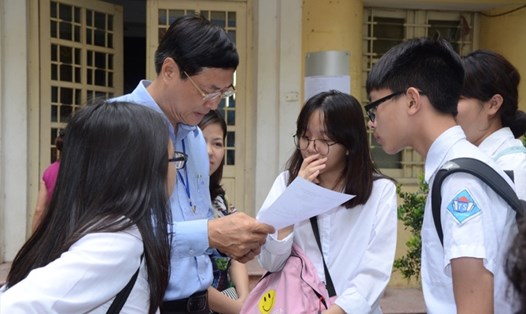 Đề thi tham khảo kỳ thi tuyển sinh lớp 10 năm học 2019-2020 tại Hà Nội được nhận định không dễ để đạt điểm 9, 10. Ảnh: Huyên Nguyễn