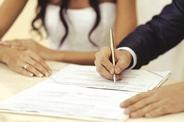 Nam, nữ chỉ được pháp luật công nhận là vợ chồng khi có đăng ký kết hôn hợp pháp (ảnh minh họa).