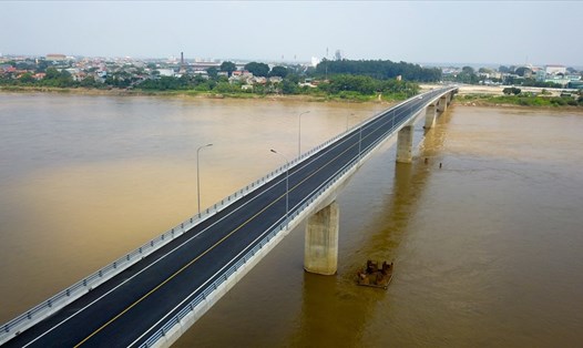 Cầu Văn Lang. 