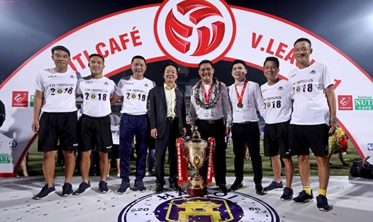 Bầu Hiển có chức vô địch V.League thứ 4 cùng CLB Hà Nội. Ảnh: MINH HOÀNG