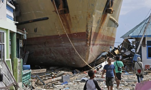 Số người chết vì động đất, sóng thần Indonesia đã lên tới hơn 1.500 người. Ảnh: Kyodo. 