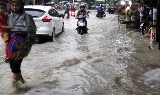 Mưa lớn khiến nhiều tuyến đường của TP.Biên Hòa bị ngập