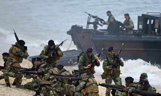 Các binh sĩ NATO trong cuộc tập trận Trident Juncture 2015. Ảnh: AFP. 