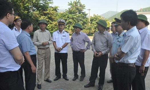 Thứ trưởng Bộ NNPTNT Hà Công Tuấn kiểm tra công tác phòng chống dịch AFS tại Quảng Ninh. Ảnh: Kh.L